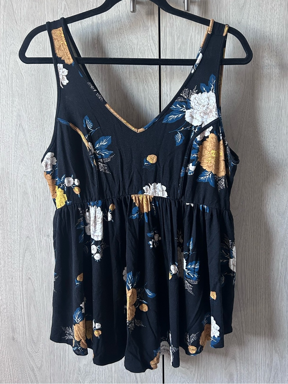 Torrid Super Soft Floral V-Neck Sleeveless Babydoll Cami Tank Top Black size 0